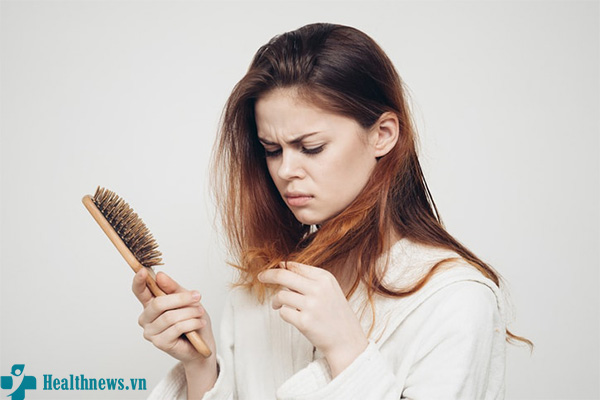 Nguyên nhân rụng tóc nhiều ở nữ giới