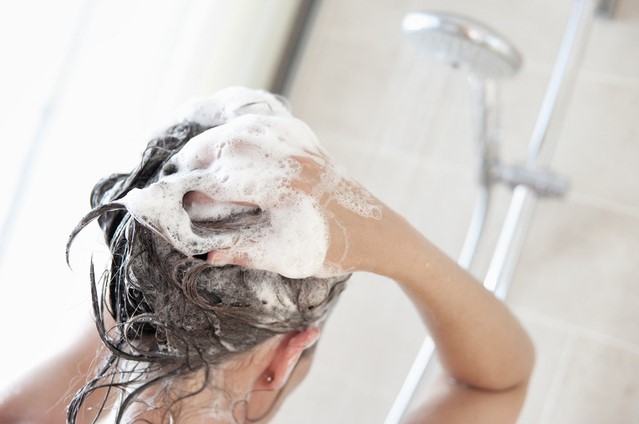 Tóc dầu có nên gội đầu hằng ngày không?